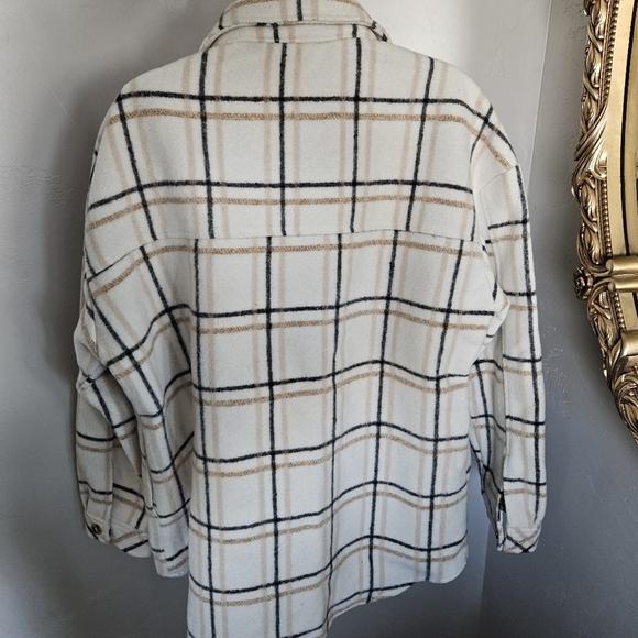 BKE Women's Large Plaid Shacket Ivory Cream Grey Jacket Button Up Fall Winter - Picture 6 of 8